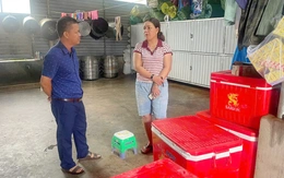 Kiểm tra cơ sở nấu ăn bị tố có dòi trong thức ăn