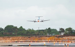 Sân bay Phú Quốc hoàn tất chuyến bay hiệu chuẩn đầu tiên trên đường băng số 2 giữa mưa lớn
