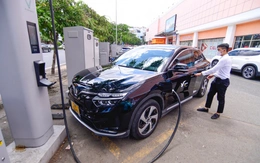 Trạm sạc tăng tốc, người mua xe điện bớt lo