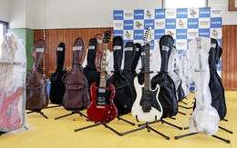 Bị bắt vì 'tra tấn' hàng xóm bằng tiếng guitar suốt 7 năm