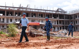 Công nhân, bộ đội chạy đua cấp tốc xây trường nội trú liên cấp vùng biên giới