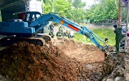 Đắp đê bao, bơm nước, mở rộng khu vực tìm kiếm hài cốt liệt sĩ tại công viên Lê Thị Riêng