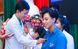 100 bạn trẻ trải nghiệm 'Một ngày làm nhân viên y tế'