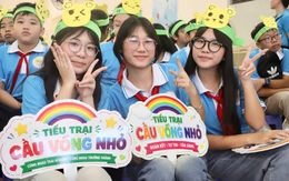 Con công nhân, người lao động vui chơi, kết bạn ở Trại hè Thanh Đa