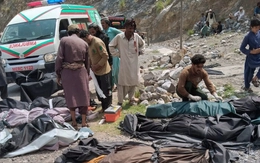 Xe khách chở quá tải lao xuống vực ở Pakistan, 40 người thiệt mạng