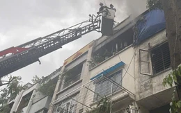 Phát hiện 2 thi thể trong căn nhà liền kề bốc cháy ở Hà Nội