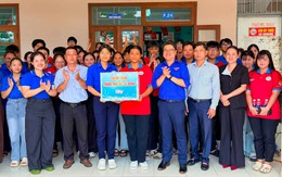 Tiếp sức chiến sĩ Hoa phượng đỏ