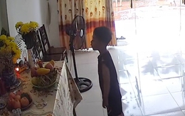 Nghẹn lòng khoảnh khắc cháu đứng trước di ảnh hỏi 'bà dậy chưa?'