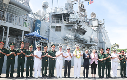 Bộ Tư lệnh Vùng 3 Hải quân chủ trì lễ đón tàu sân bay USS George Washington tại cảng Tiên Sa