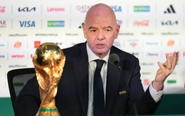 Truyền thông Anh: Chủ tịch FIFA đang bán rẻ linh hồn của bóng đá
