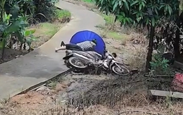 Ngã sấp mặt vì đường trơn trượt còn chở 3 người