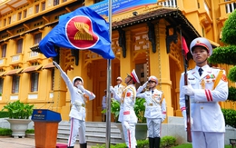 Video lễ thượng cờ ASEAN, kỷ niệm 31 năm Việt Nam gia nhập hiệp hội
