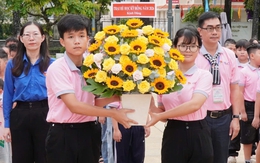 Học kỳ hồng cho 99 con em công nhân viên, người lao động