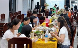Khách không về được đất liền do bão số 1, chủ khách sạn mổ lợn chiêu đãi