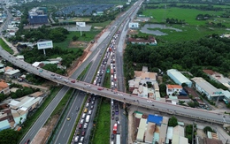 Cao tốc TP.HCM - Long Thành - Dầu Giây kẹt xe kéo dài chiều tối cuối tuần
