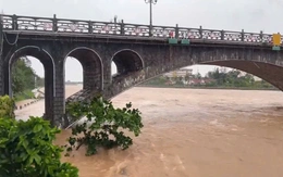 Nước lũ nhiều sông dâng cao sau bão số 1
