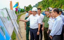 Bộ trưởng Bộ Ngoại giao Lê Hoài Trung khảo sát các dự án trọng điểm tại đảo Hòn Khoai