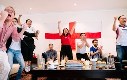 Sôi động không khí World Cup ở tư gia Tổng lãnh sự Anh tại TP.HCM