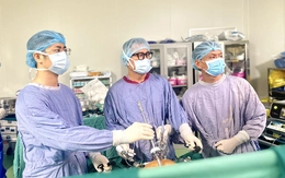 Nôn dữ dội sau khi uống rượu, người đàn ông vỡ thực quản