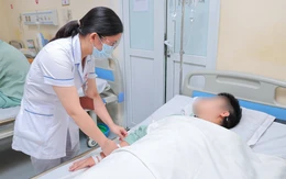 Người đàn ông phải đi cấp cứu, suýt tổn thương thận do tập gym quá sức