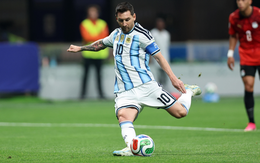 Messi giận... chính mình dù giúp Argentina thoát hiểm ở World Cup