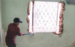 Người dân ở Bình Chánh tháo dỡ nhà, giao mặt bằng dự án mở rộng quốc lộ 1