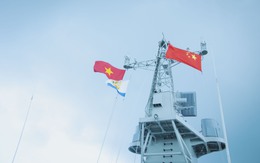 Luyện tập chung giữa tàu Hải quân Việt Nam với biên đội tàu Hải quân Trung Quốc