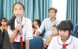 Lãnh đạo xã Nhà Bè gặp gỡ, lắng nghe thiếu nhi