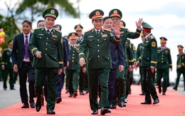 Đại tướng Phan Văn Giang sang Lào, bắt đầu dự Giao lưu hữu nghị quốc phòng biên giới