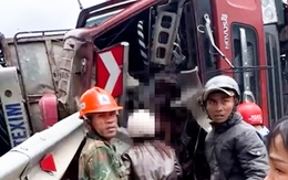 Video hiện trường vụ lật xe tải trên quốc lộ 9 khiến 3 người tử vong