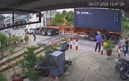 Phạt hơn 40 triệu đồng tài xế tông gãy gác chắn đường sắt