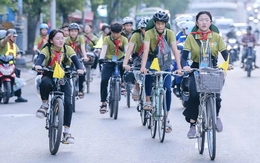 Du khảo xe đạp khám phá, học làm bánh bò thốt nốt tại An Giang