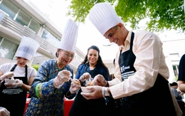 Khi các nhà ngoại giao ở TP.HCM có dịp 'ồ, à' với ẩm thực Việt