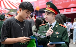 Điểm chuẩn Học viện Quân y: Thí sinh nữ miền Nam đạt gần 10 điểm mỗi môn mới trúng tuyển