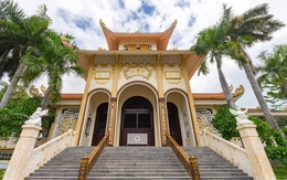 Ngỡ ngàng nhà thờ Tân Hòa mang dáng đình làng Việt