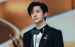 Dịch Dương Thiên Tỉ lập kỷ lục mới, là Ảnh đế trẻ nhất Bách Hoa