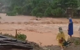 Mưa lũ chia cắt nhiều bản làng vùng biên giới Quảng Trị