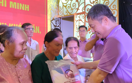 Đoàn cán bộ tuyên giáo, báo chí - xuất bản TP.HCM bắt đầu 'Hành trình tri ân - Về miền đất lửa'