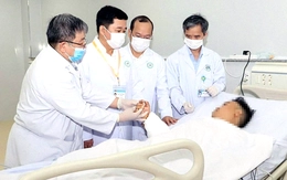 Hơn 6 giờ 'chạy đua' nối lại cẳng tay bị đứt lìa cho nam công nhân