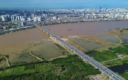 Bạn gái bất tỉnh sau nhiều ngày dùng ma túy, bạn trai quấn băng dính ném xuống sông Hồng