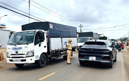 Mùa sầu riêng, quốc lộ 26 kẹt cứng: Xe rẽ hướng nào?