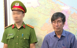 Video bắt tạm giam giám đốc ban quản lý dự án ở Huế vì sai phạm trong dự án xử lý rác