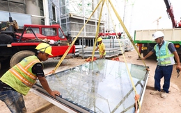 Lắp 9.500 tấm kính cho nhà ga 'Phượng Hoàng Lửa' ở sân bay Phú Quốc