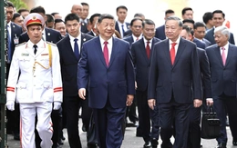 Cảnh vệ Việt Nam kể chuyện che ô giữa mưa, bảo vệ nguyên thủ dạo phố, ăn bún chả