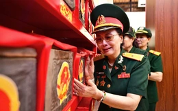 Cựu chiến binh Trường Sơn nghẹn ngào tại công viên Lê Thị Riêng: 'Đón anh về mà lệ trào dâng'