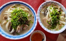 Mê tô bánh canh bột xắt vịt xiêm thủ công và hào hiệp ở Cai Lậy
