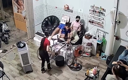 Bé trai phóng xe đạp vào tiệm nail nhanh như một cơn gió