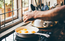Người bị gan nhiễm mỡ có nên ăn trứng mỗi ngày?