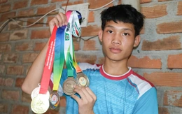 Cửa nhà tan nát sau lũ 2025, gen Z vẫn đoạt huy chương võ thuật quốc gia và giải toán giỏi nhất tỉnh