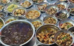 Đến chợ Bình Thới, nếm cá bống, cá trê, cá rô, cá chốt, cá lóc đến thịt kho tiêu, kho tàu trong 30 cái chảo